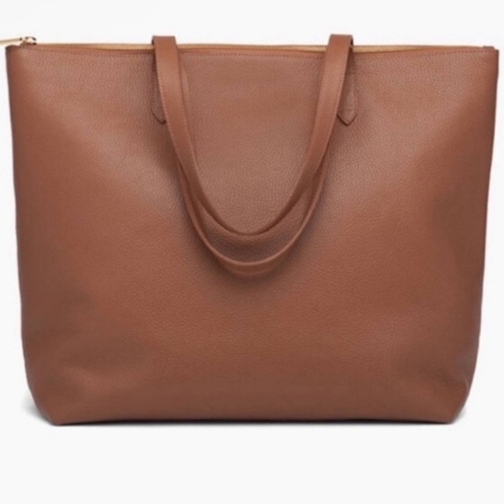 Cuyana Classic Zippered Leather Tote Bag in Camel Brown